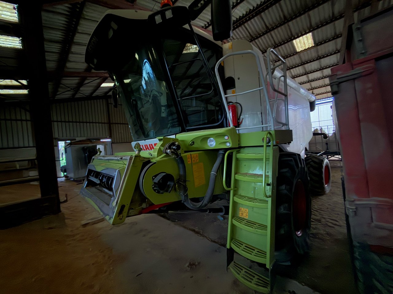 Mähdrescher des Typs CLAAS LEXION 580, Gebrauchtmaschine in Marolles (Bild 2)