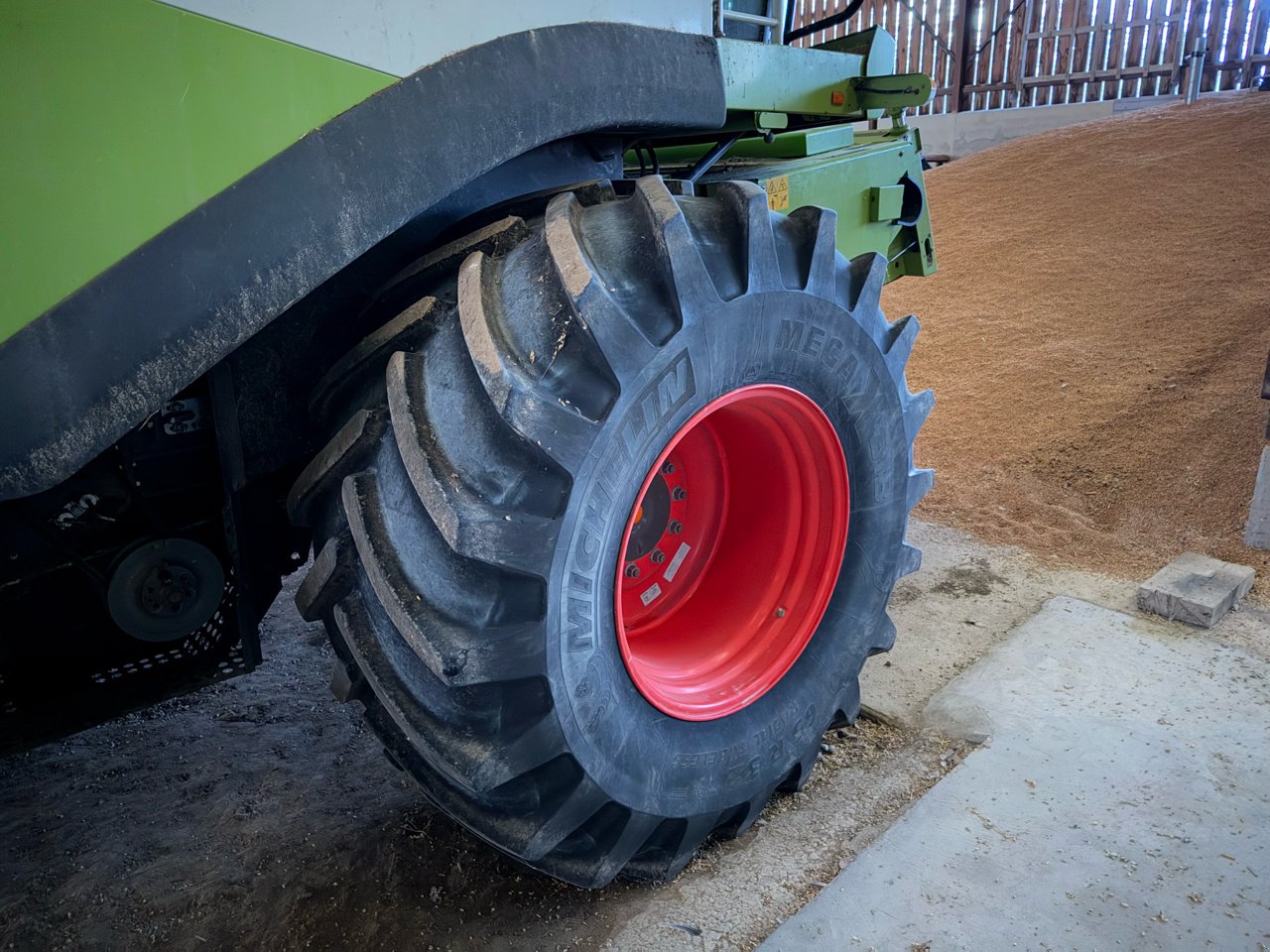 Mähdrescher des Typs CLAAS LEXION 580, Gebrauchtmaschine in Marolles (Bild 5)