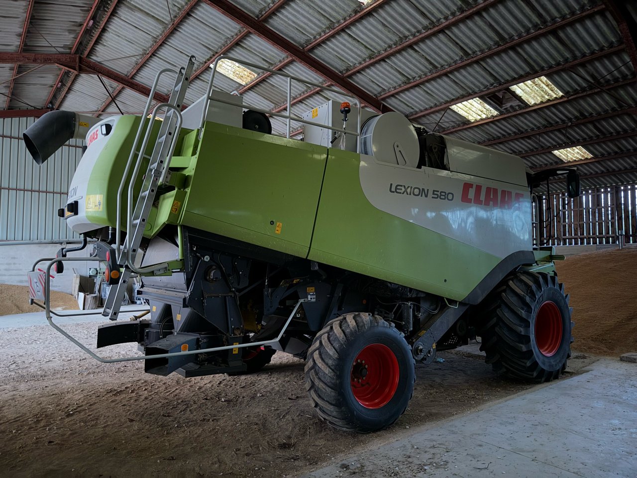 Mähdrescher des Typs CLAAS LEXION 580, Gebrauchtmaschine in Marolles (Bild 3)