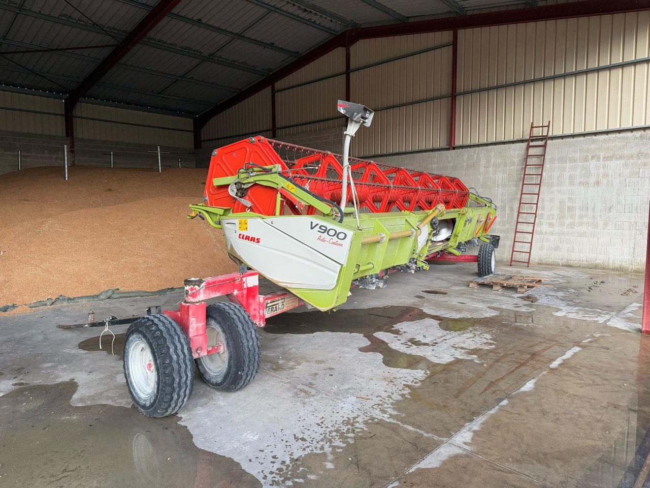 Mähdrescher des Typs CLAAS LEXION 580, Gebrauchtmaschine in Marolles (Bild 10)