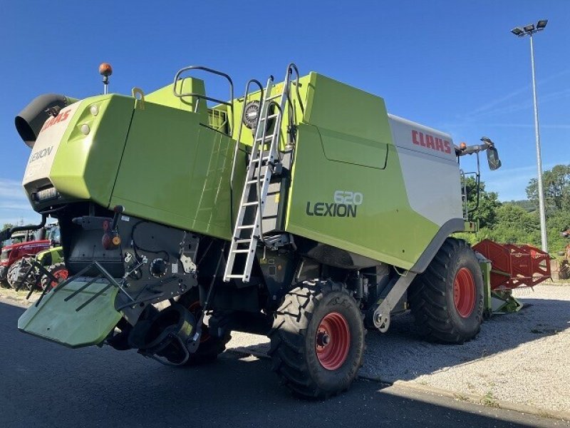 Mähdrescher des Typs CLAAS LEXION 620 T4, Gebrauchtmaschine in Charnay-lès-macon (Bild 2)