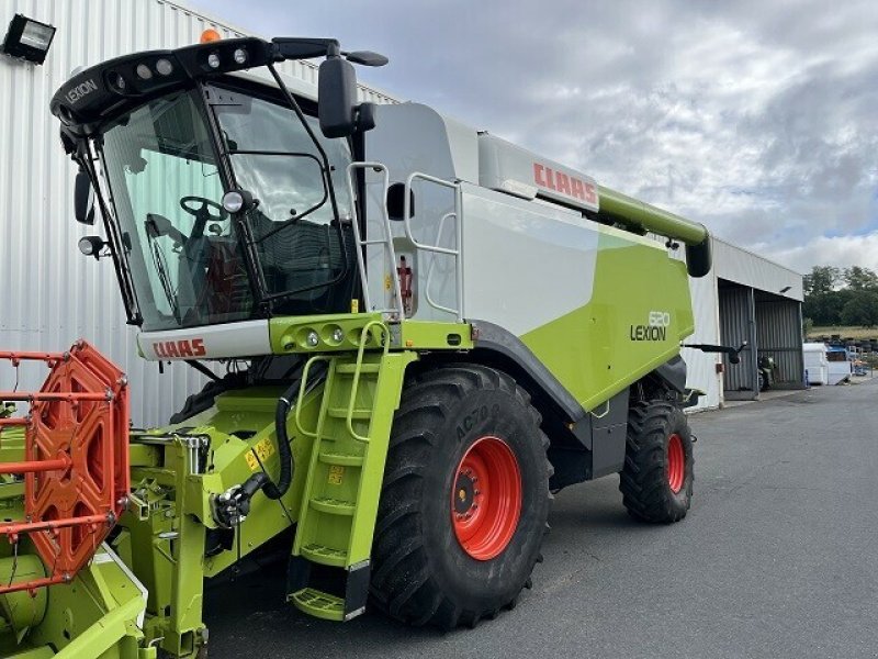 Mähdrescher tip CLAAS LEXION 620 T4, Gebrauchtmaschine in Charnay-lès-macon (Poză 1)