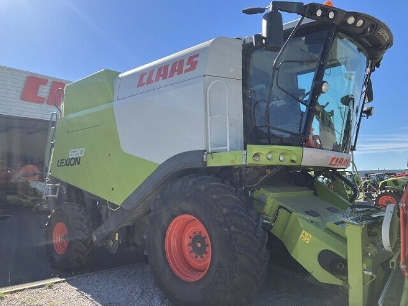 Mähdrescher des Typs CLAAS LEXION 620 T4, Gebrauchtmaschine in Charnay-lès-macon (Bild 1)