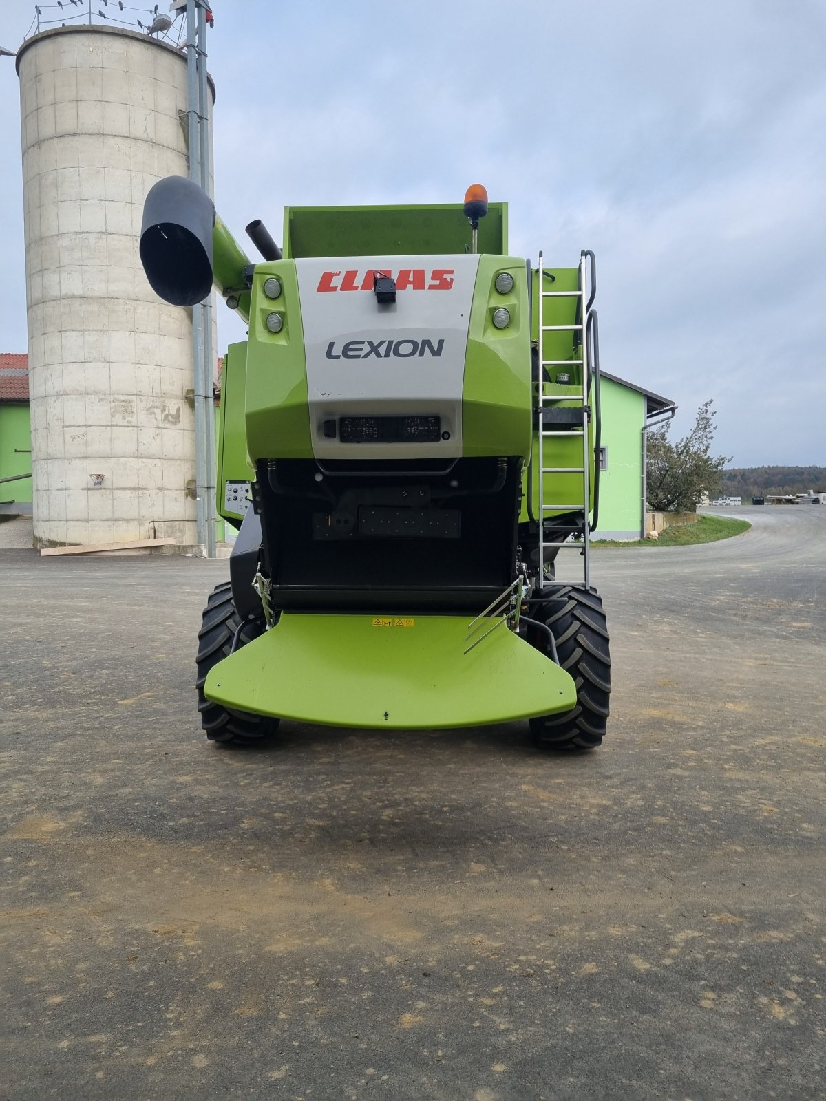 Mähdrescher du type CLAAS lexion 630, Gebrauchtmaschine en Naklo (Photo 2)