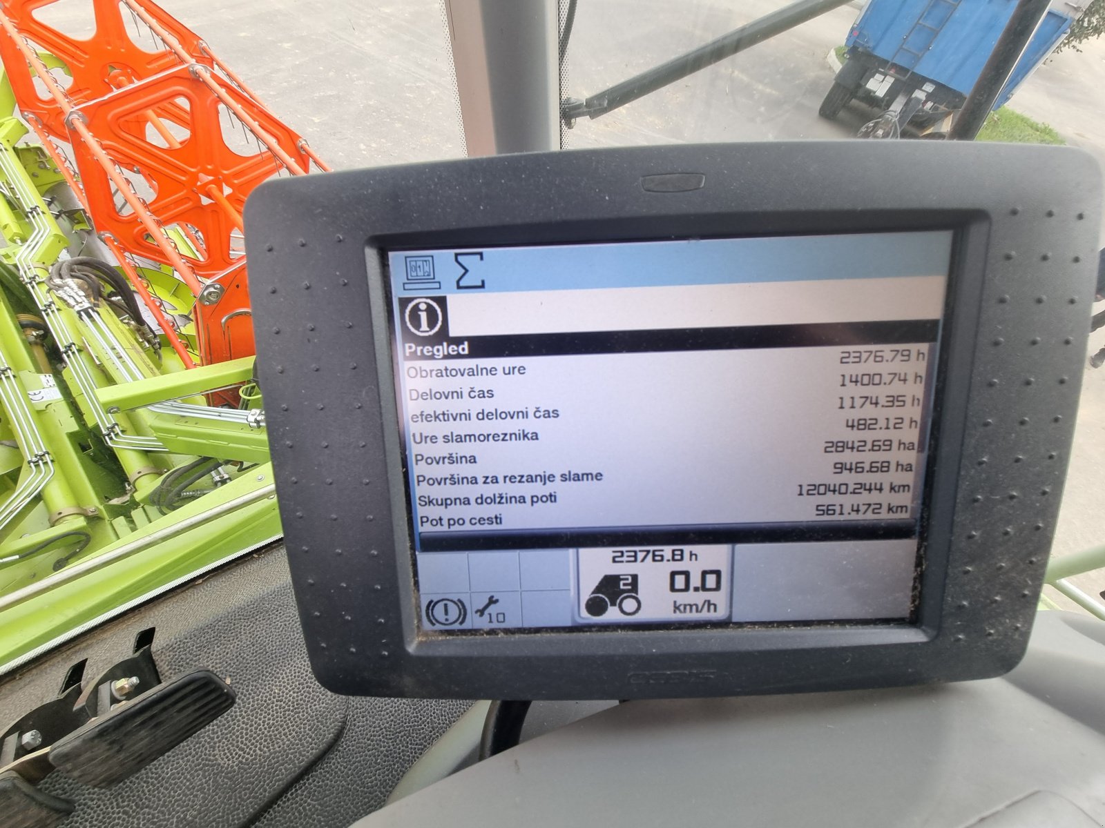 Mähdrescher du type CLAAS lexion 630, Gebrauchtmaschine en Naklo (Photo 8)