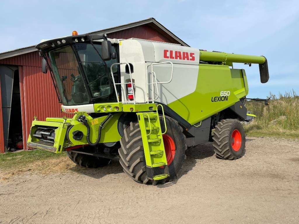 Mähdrescher des Typs CLAAS LEXION 650 4 WD, Gebrauchtmaschine in Brønderslev (Bild 1)