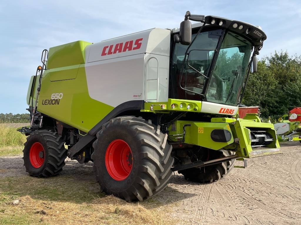 Mähdrescher des Typs CLAAS LEXION 650 4 WD, Gebrauchtmaschine in Brønderslev (Bild 2)