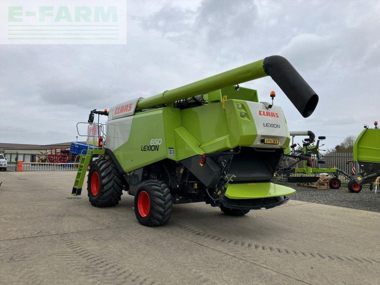 Mähdrescher van het type CLAAS LEXION 650, Gebrauchtmaschine in SUFFOLK (Foto 8)