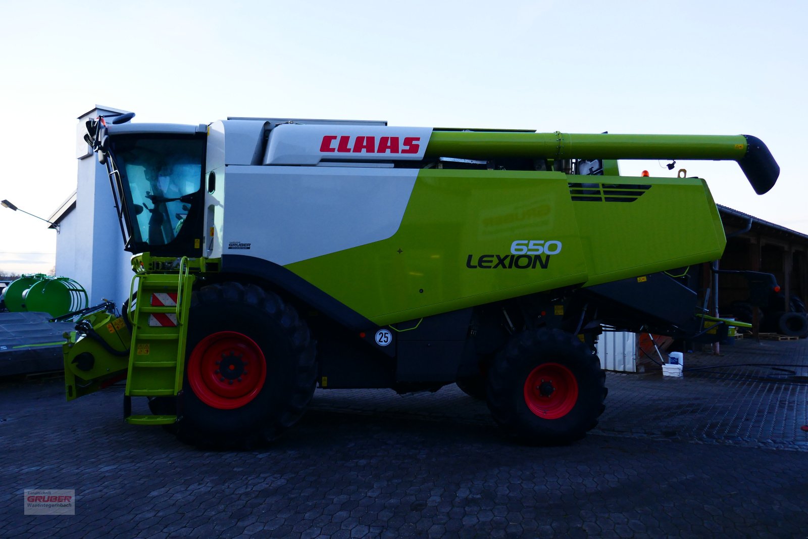 Mähdrescher of the type CLAAS Lexion 650, Gebrauchtmaschine in Dorfen (Picture 1)