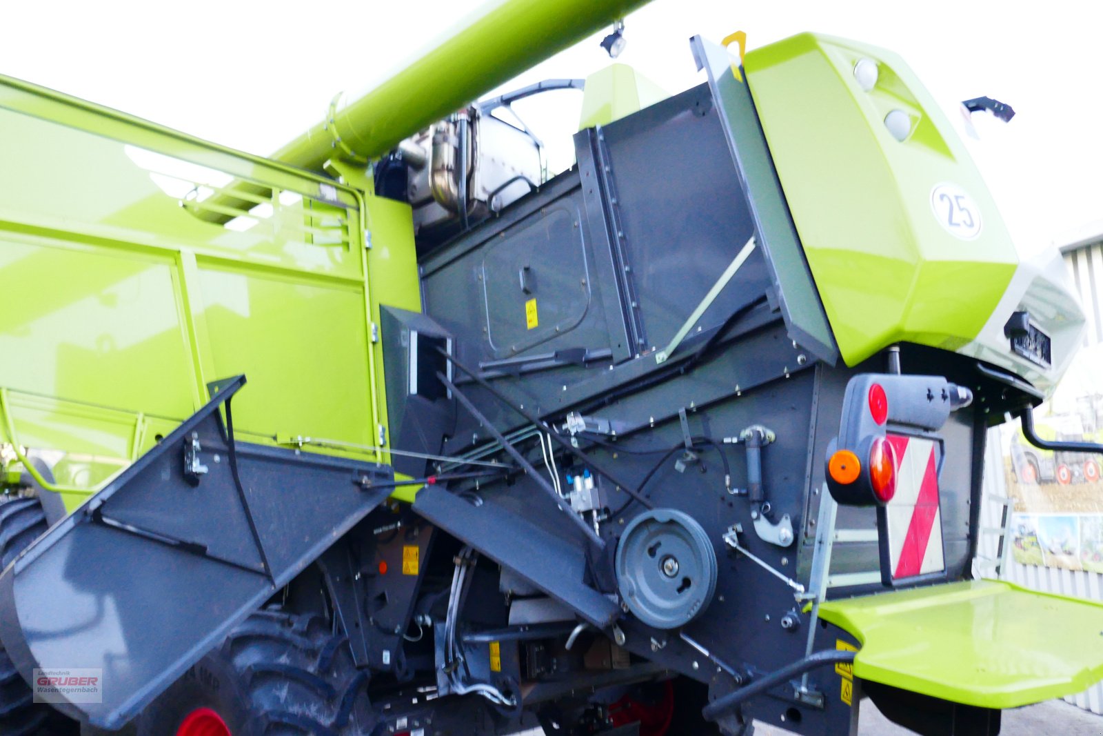 Mähdrescher des Typs CLAAS Lexion 650, Gebrauchtmaschine in Dorfen (Bild 11)