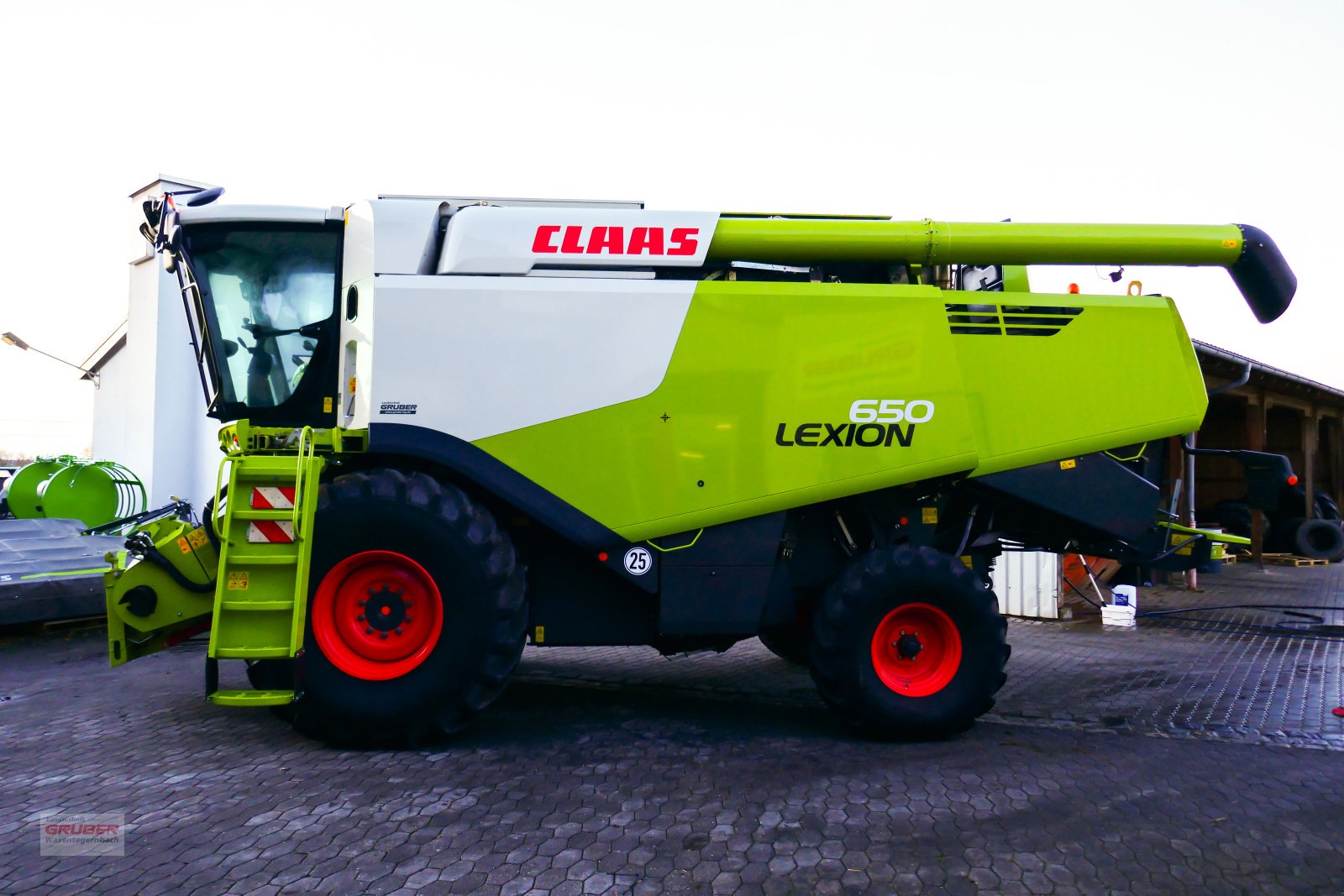 Mähdrescher des Typs CLAAS Lexion 650, Gebrauchtmaschine in Dorfen (Bild 1)