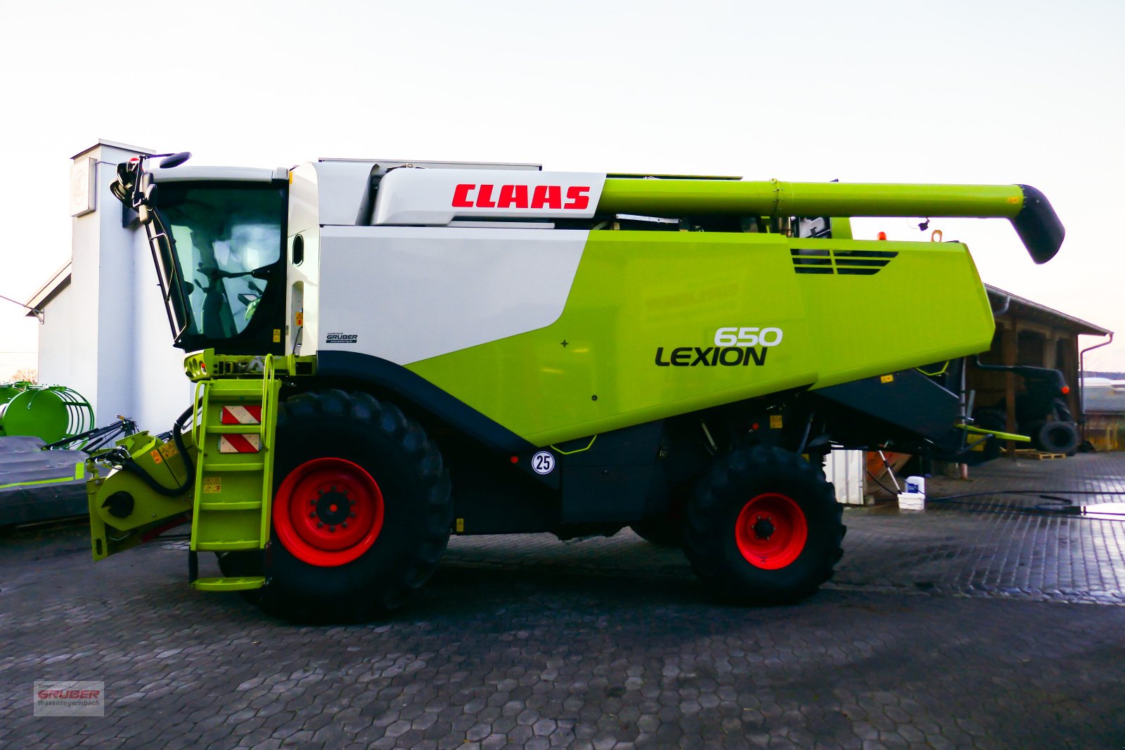 Mähdrescher des Typs CLAAS Lexion 650, Gebrauchtmaschine in Dorfen (Bild 3)