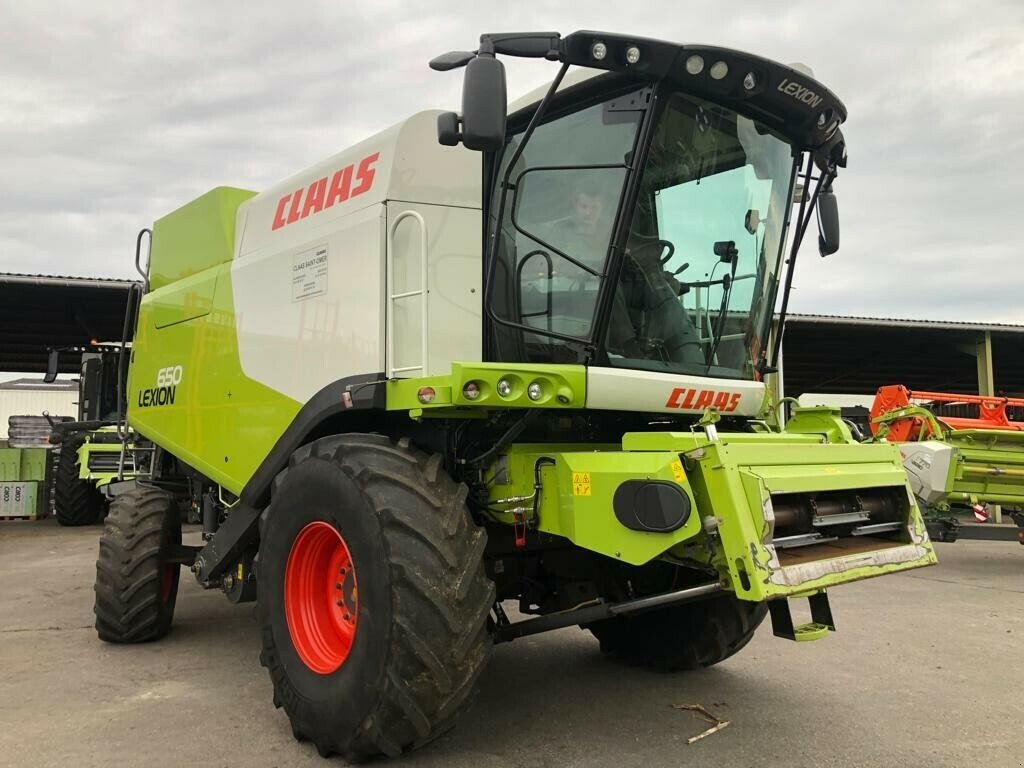 Mähdrescher des Typs CLAAS LEXION 650, Gebrauchtmaschine in BLENDECQUES (Bild 2)