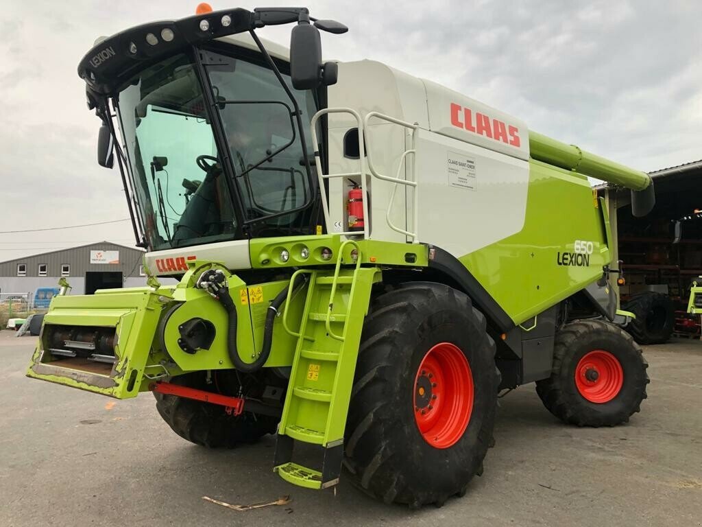 Mähdrescher del tipo CLAAS LEXION 650, Gebrauchtmaschine In BLENDECQUES (Immagine 1)