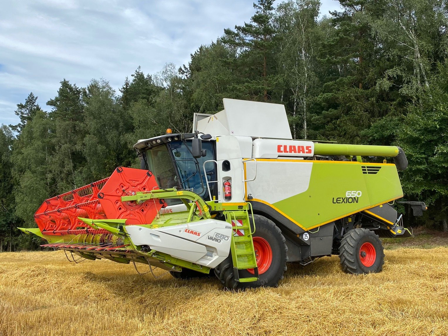 Mähdrescher des Typs CLAAS Lexion 650, Gebrauchtmaschine in Neukirchen-Balbini (Bild 4)