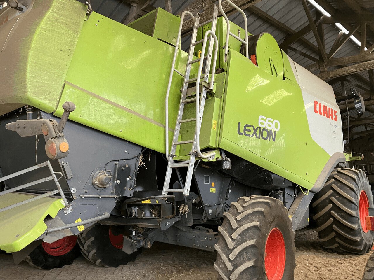 Mähdrescher del tipo CLAAS LEXION 660 2 RM, Gebrauchtmaschine In PONTIVY (Immagine 2)