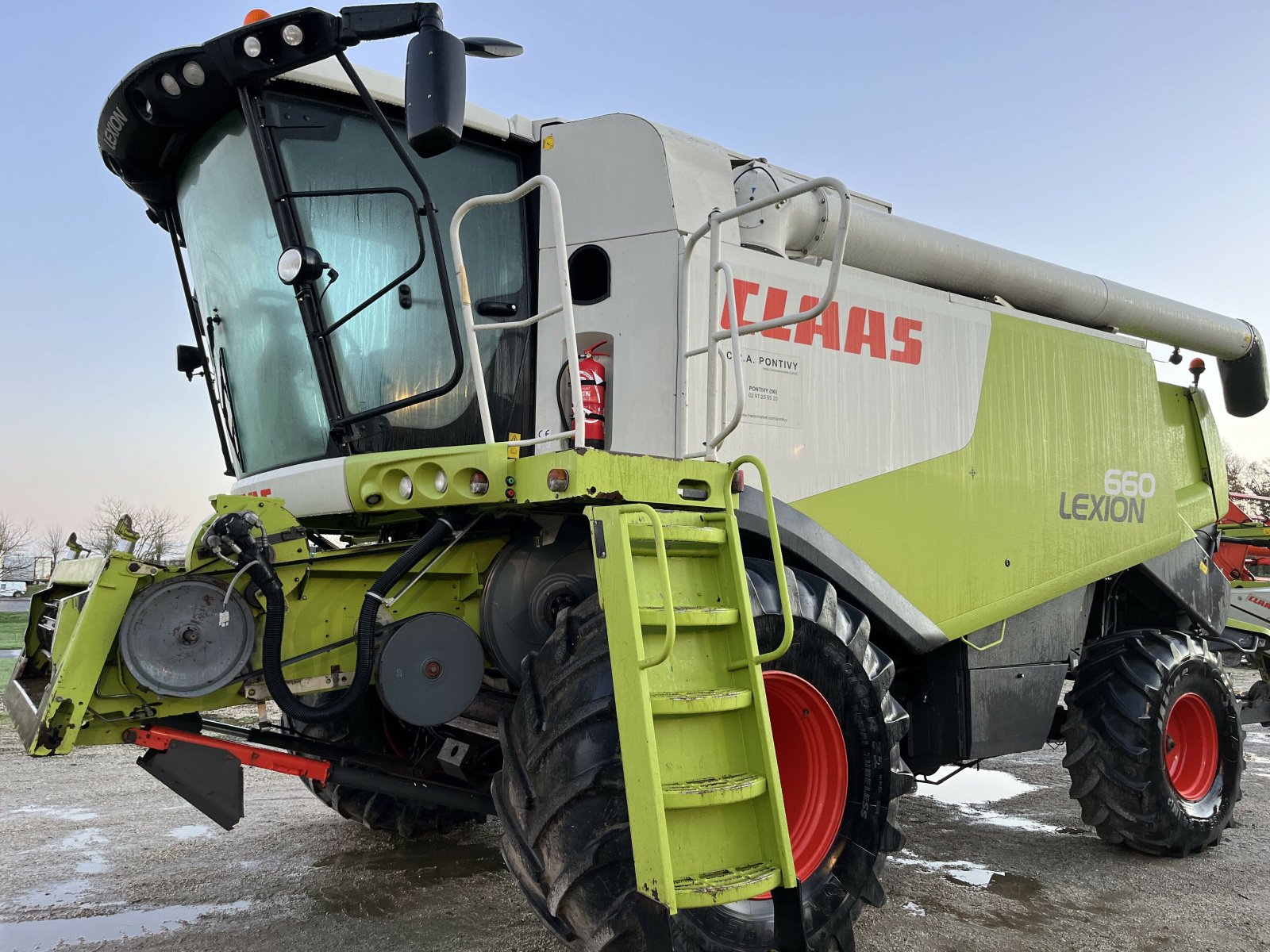 Mähdrescher del tipo CLAAS LEXION 660 2 RM, Gebrauchtmaschine In PONTIVY (Immagine 1)