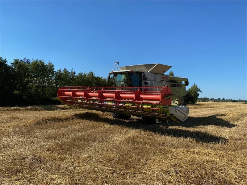 Mähdrescher tip CLAAS LEXION 660 T4I VARIO 930 4 WD / GPS / 11000 L. tan, Gebrauchtmaschine in Mern (Poză 6)