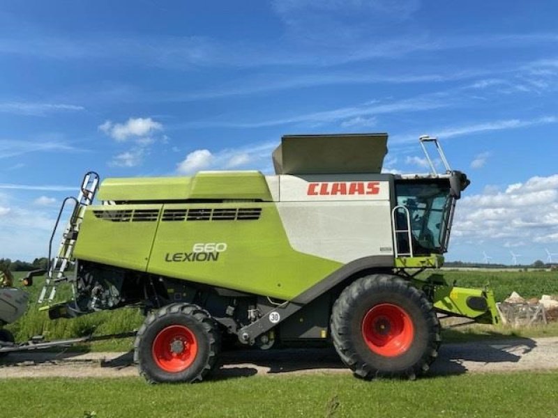 Mähdrescher of the type CLAAS LEXION 660 T4I VARIO 930 4 WD / GPS / 11000 L. tan, Gebrauchtmaschine in Mern (Picture 2)