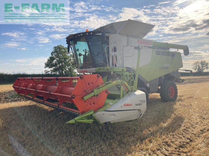 Mähdrescher van het type CLAAS LEXION 660 TT, Gebrauchtmaschine in WILBERFOSS, YORK (Foto 1)