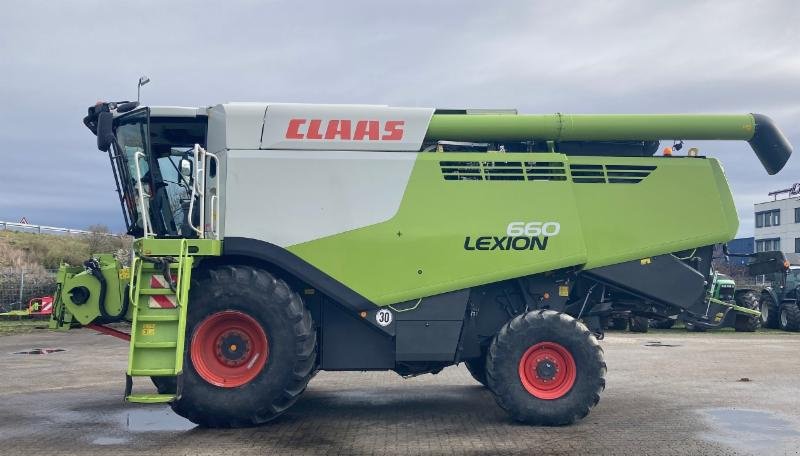 Mähdrescher des Typs CLAAS LEXION 660, Gebrauchtmaschine in Hockenheim (Bild 2)