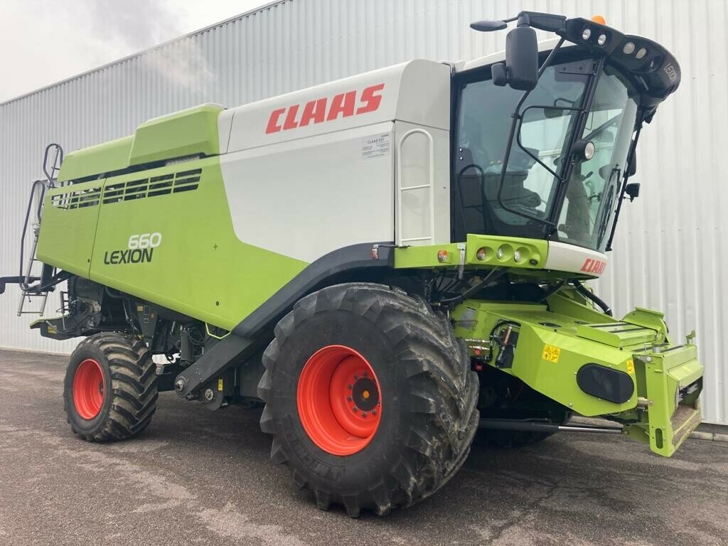 Mähdrescher van het type CLAAS LEXION 660, Gebrauchtmaschine in CHEMINOT (Foto 2)