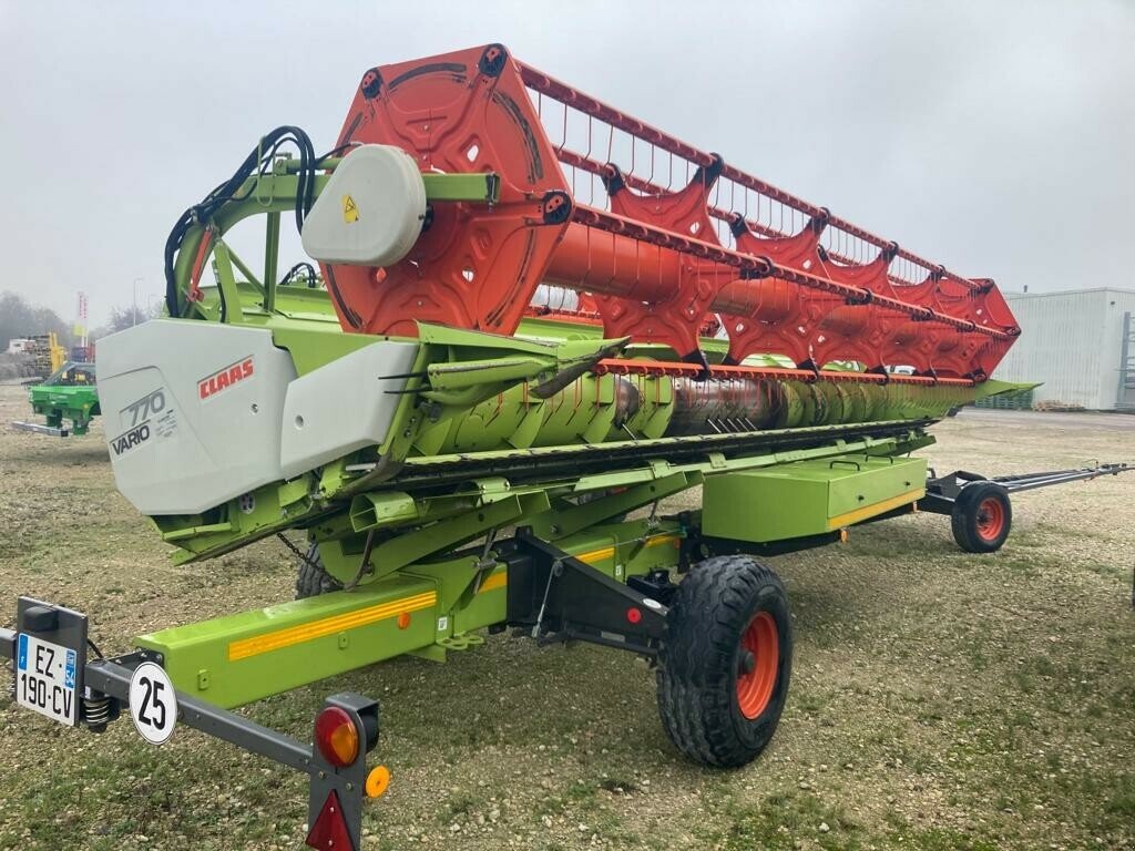 Mähdrescher des Typs CLAAS LEXION 660, Gebrauchtmaschine in CHEMINOT (Bild 8)