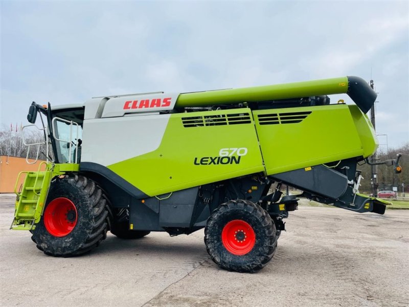 Mähdrescher tip CLAAS LEXION 670 4WD MONTANA med 4WD og Incl. Vario V680. Ring til Ulrik 0045-40255544., Gebrauchtmaschine in Kolding (Poză 1)