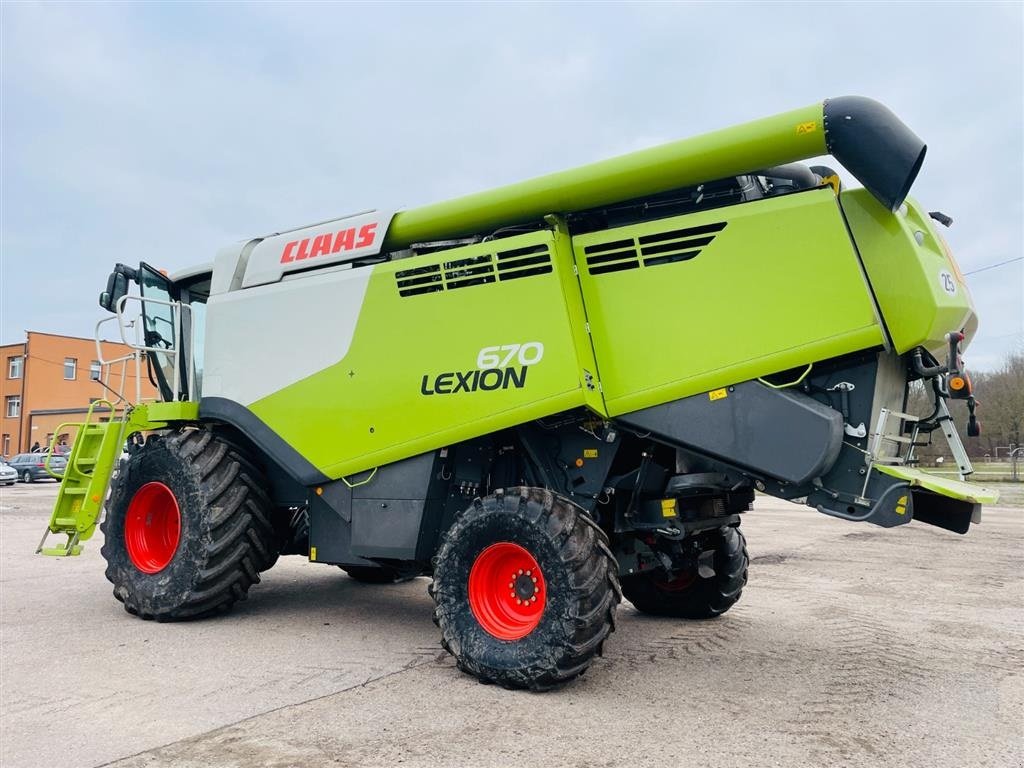 Mähdrescher du type CLAAS LEXION 670 4WD MONTANA med 4WD og Incl. Vario V680. Ring til Ulrik 0045-40255544., Gebrauchtmaschine en Kolding (Photo 3)