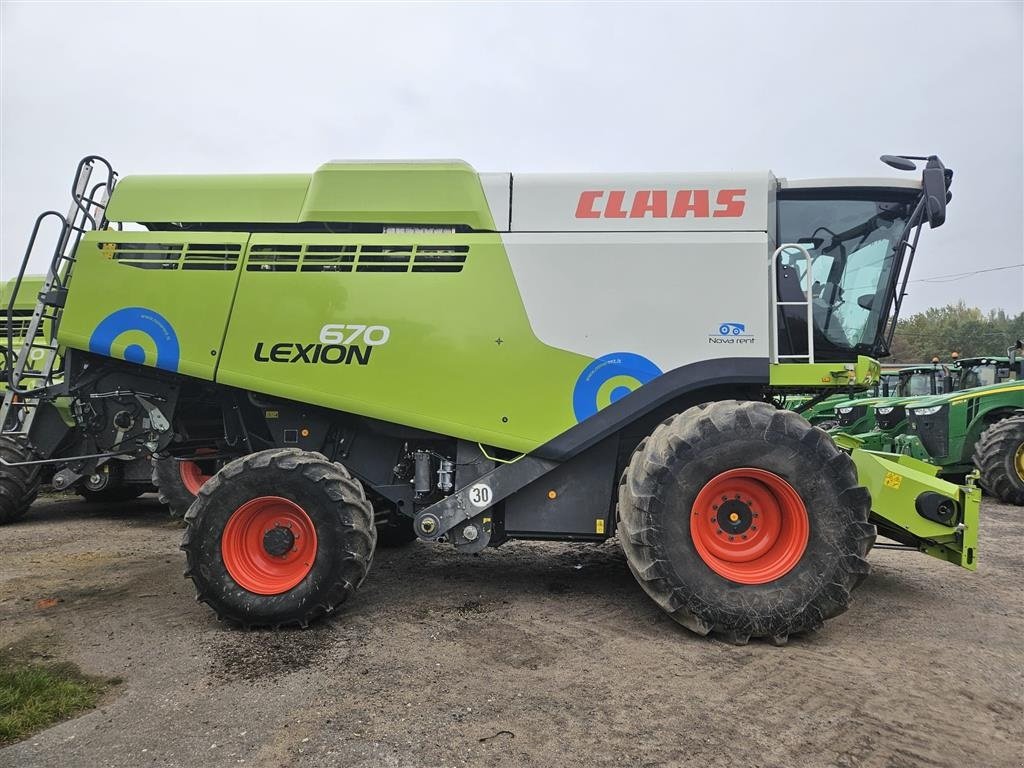 Mähdrescher des Typs CLAAS LEXION 670 Incl. Skærebord Vario V770. 4WD. GPS. Laser. CEMOS Cruise Pilot. 3D. XL Snegl. Profi Cam. S7 Terminal. Quantimeter. Ring til Ulrik på 40255544. Jeg snakker Jysk., Gebrauchtmaschine in Kolding (Bild 2)