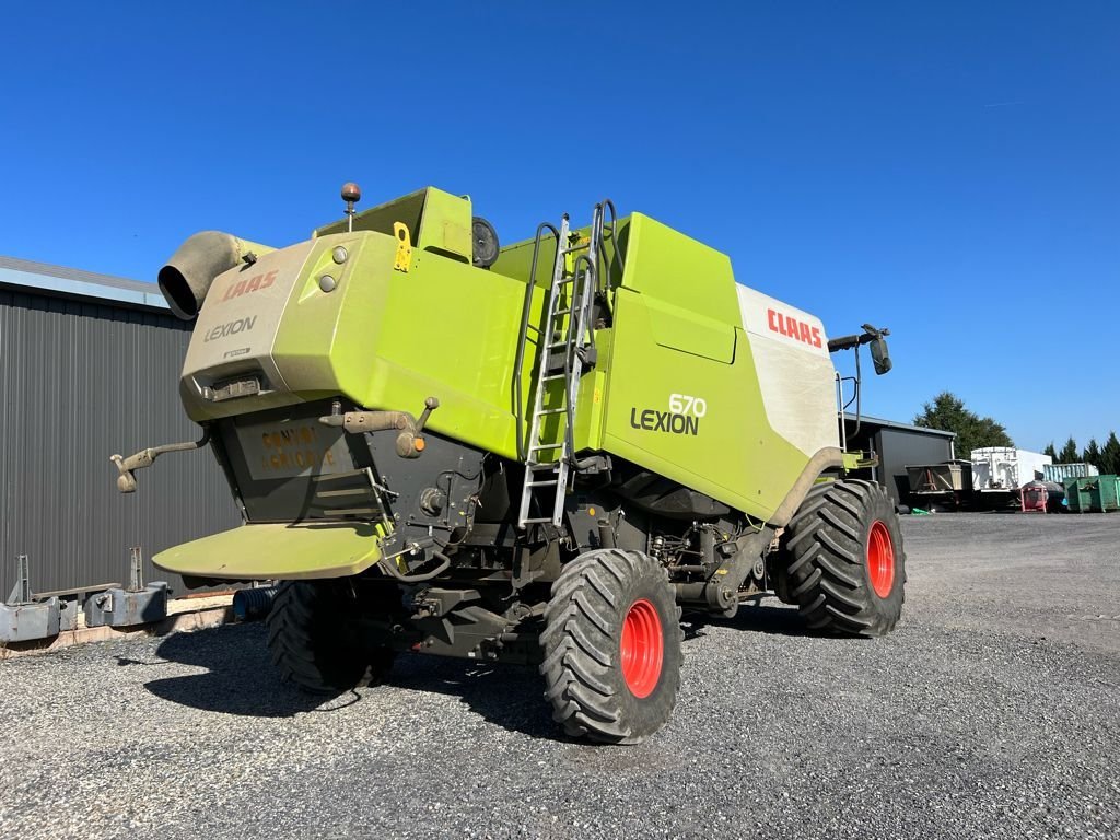 Mähdrescher типа CLAAS LEXION 670 MONTANA -, Gebrauchtmaschine в ORLEIX (Фотография 4)