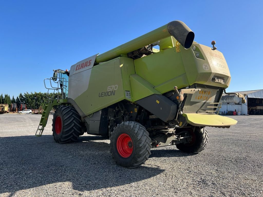 Mähdrescher типа CLAAS LEXION 670 MONTANA -, Gebrauchtmaschine в ORLEIX (Фотография 3)