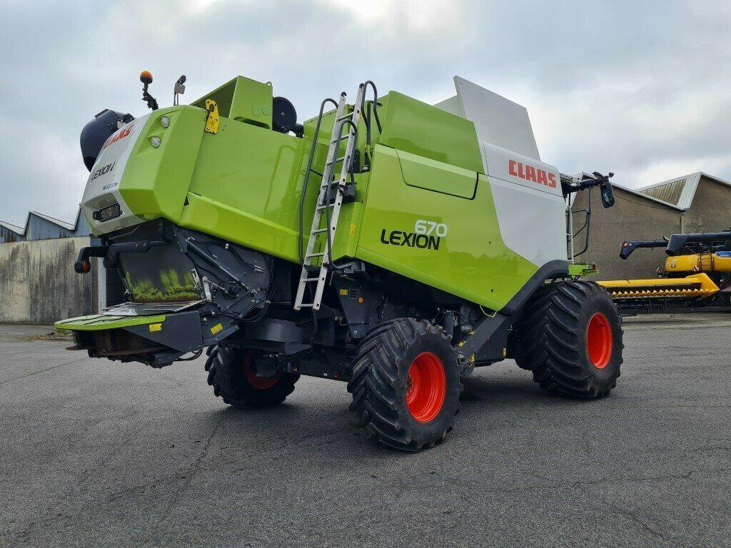 Mähdrescher типа CLAAS LEXION 670 MONTANA 4X4, Gebrauchtmaschine в Charnay-lès-macon (Фотография 3)