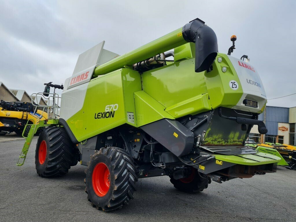 Mähdrescher типа CLAAS LEXION 670 MONTANA 4X4, Gebrauchtmaschine в Charnay-lès-macon (Фотография 4)