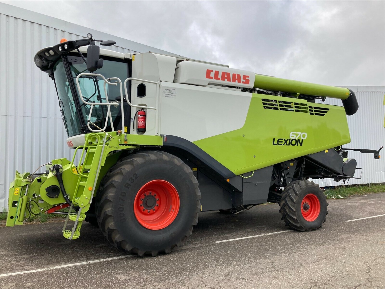 Mähdrescher del tipo CLAAS LEXION 670 MONTANA, Gebrauchtmaschine en CHEMINOT (Imagen 1)