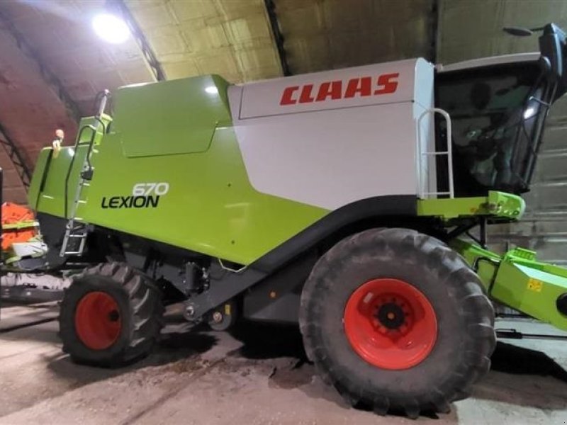 Mähdrescher от тип CLAAS LEXION 670 Ring til Ulrik for mere info på 40255544. Jeg snakker Jysk, tysk og engelsk., Gebrauchtmaschine в Kolding (Снимка 1)