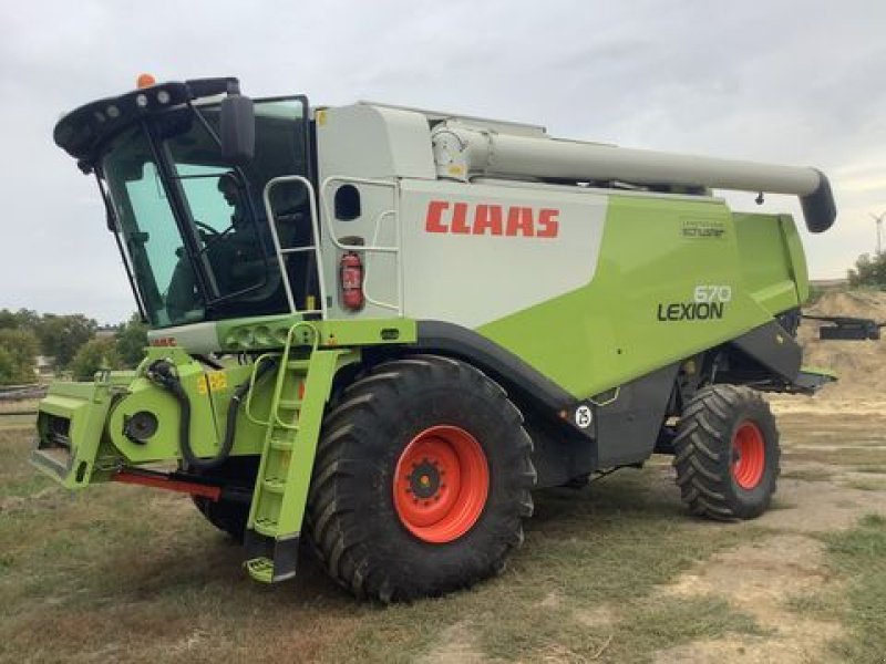 Mähdrescher van het type CLAAS Lexion 670 (Stage IIIb), Gebrauchtmaschine in Oberweidelham (Foto 2)