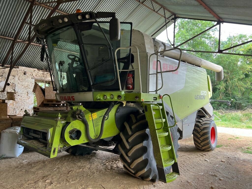 Mähdrescher del tipo CLAAS LEXION 670 TRADITION, Gebrauchtmaschine en LAIGNES (Imagen 4)