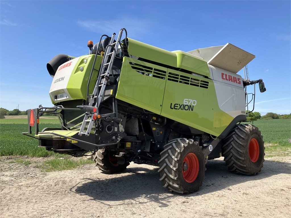 Mähdrescher del tipo CLAAS Lexion 670, Gebrauchtmaschine In Mern (Immagine 4)