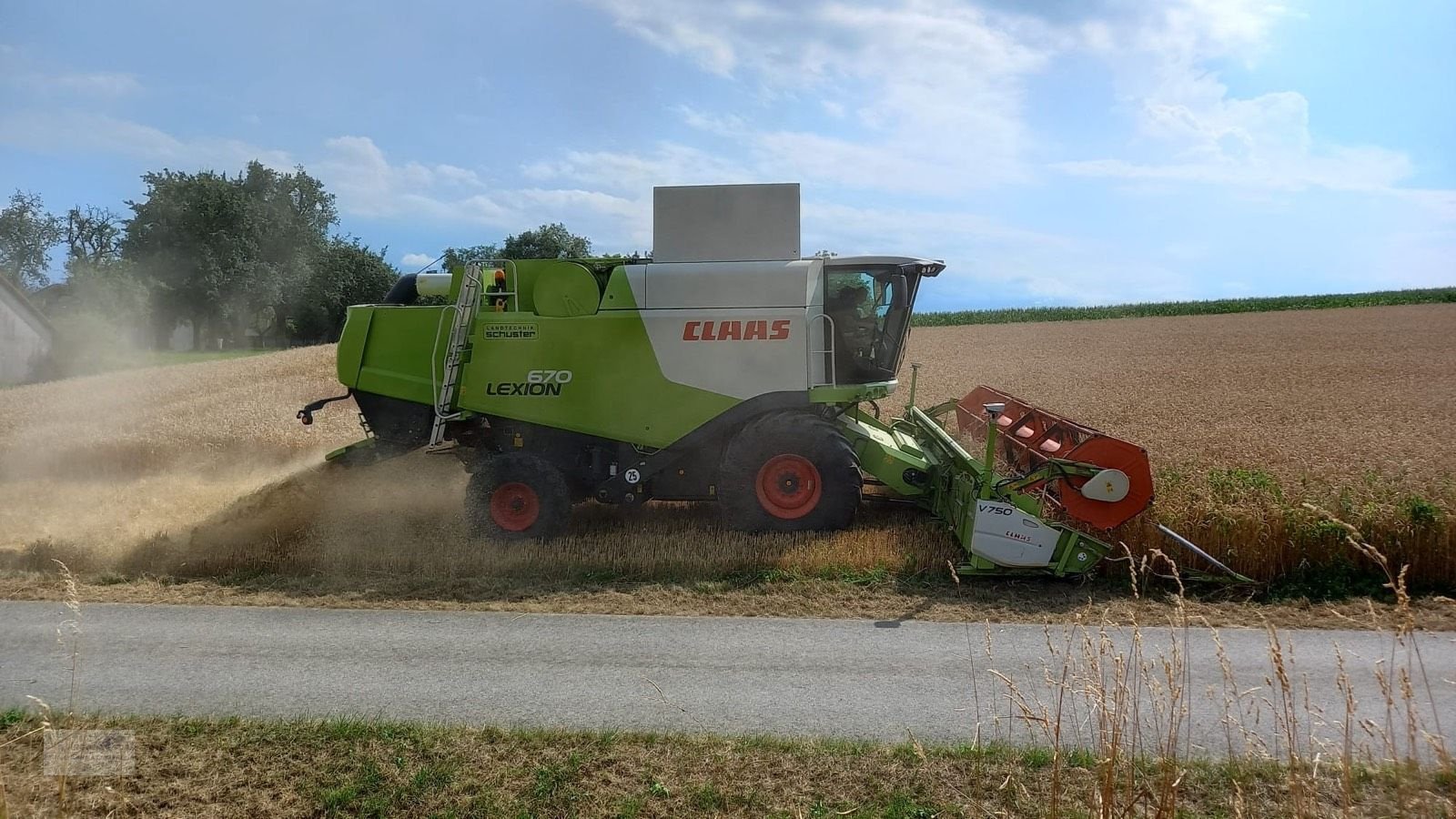 Mähdrescher of the type CLAAS Lexion 670, Gebrauchtmaschine in Burgoberbach (Picture 1)