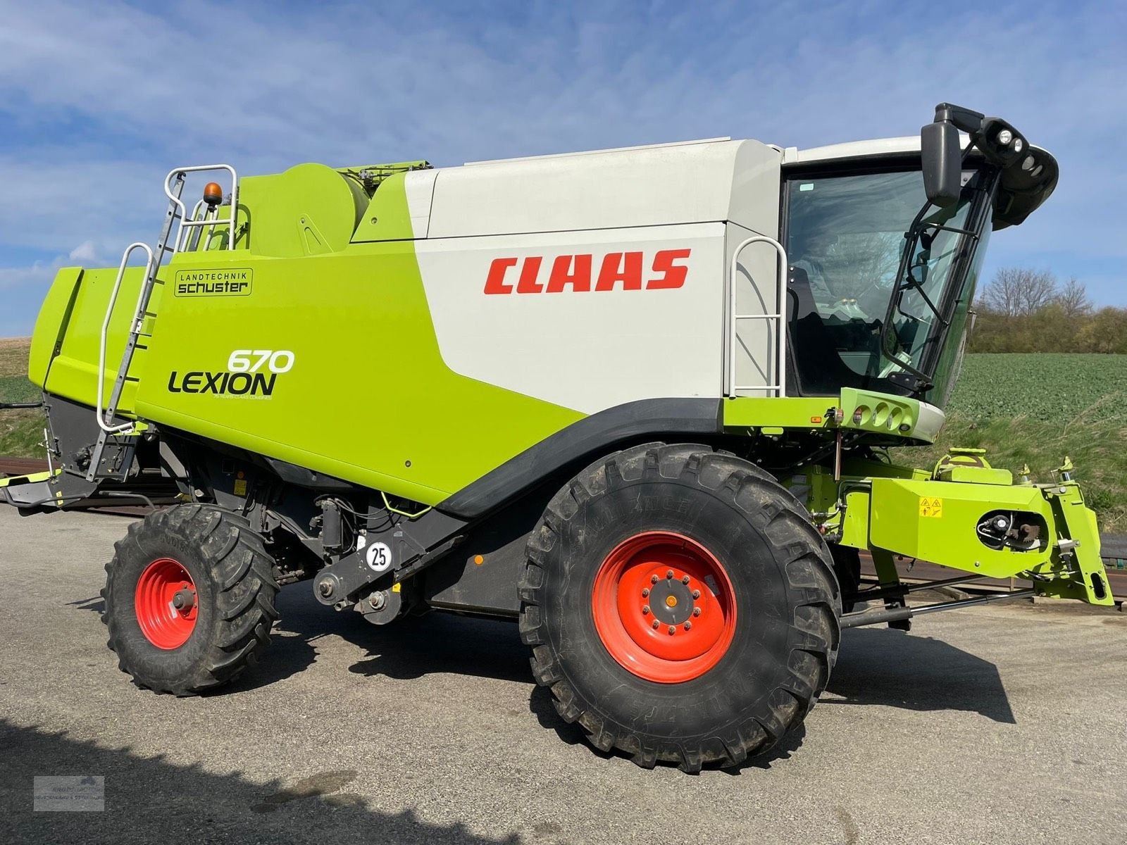 Mähdrescher van het type CLAAS Lexion 670, Gebrauchtmaschine in Burgoberbach (Foto 2)