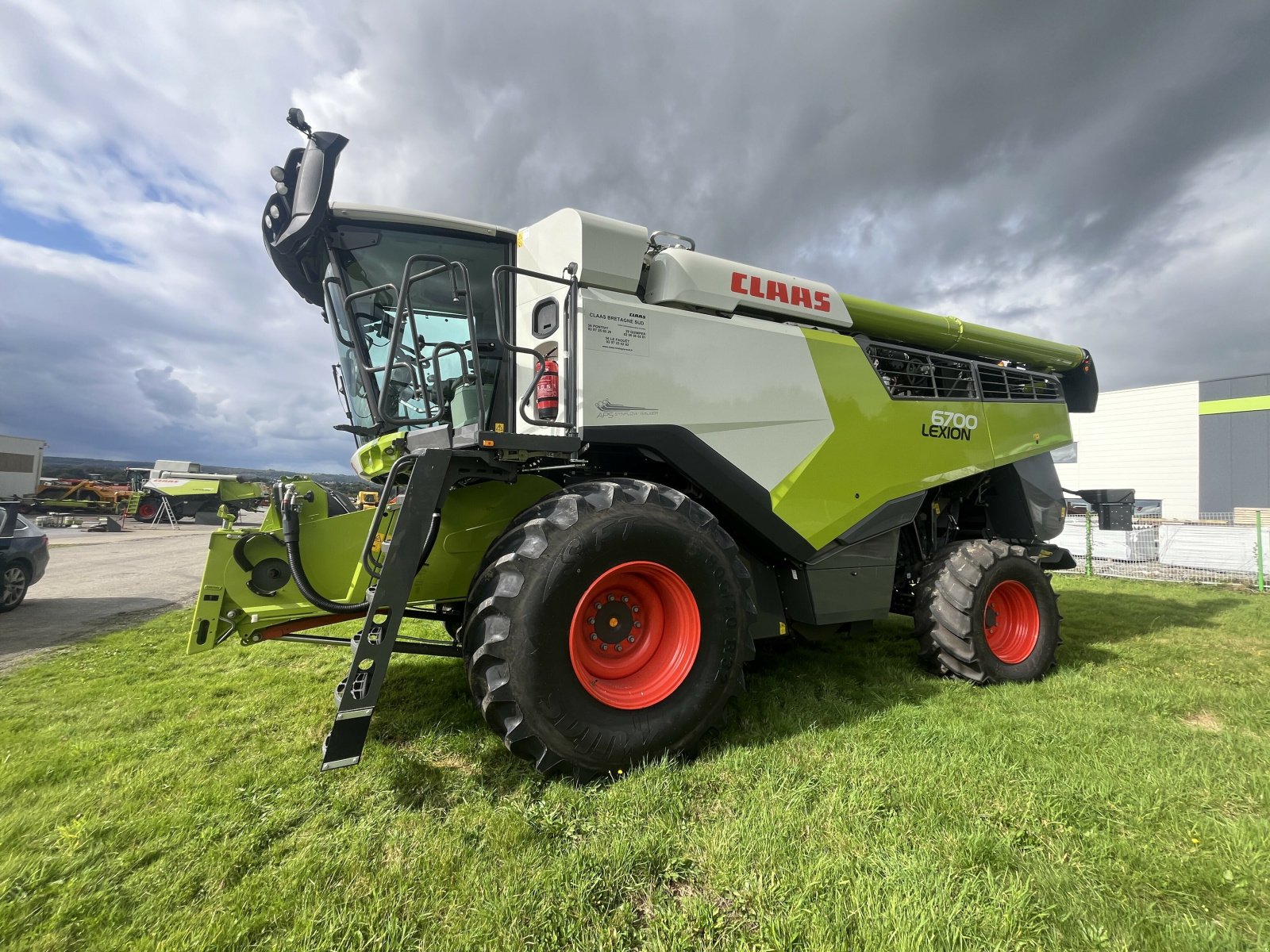 Mähdrescher Türe ait CLAAS LEXION 6700 4RM V770 !, Gebrauchtmaschine içinde PONTIVY (resim 2)