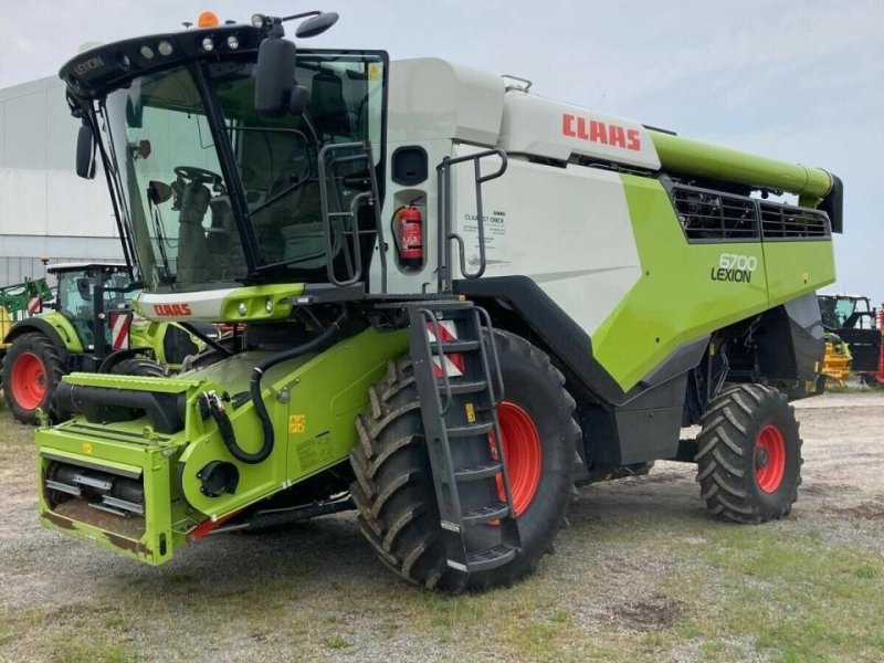 Mähdrescher tip CLAAS lexion 6700 business, Gebrauchtmaschine in BLENDECQUES (Poză 1)