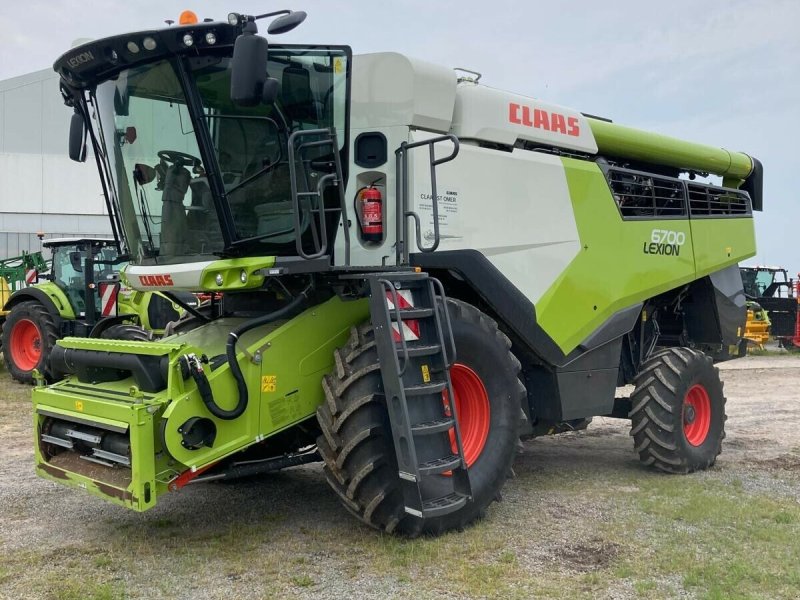 Mähdrescher des Typs CLAAS LEXION 6700 BUSINESS, Gebrauchtmaschine in BLENDECQUES (Bild 1)