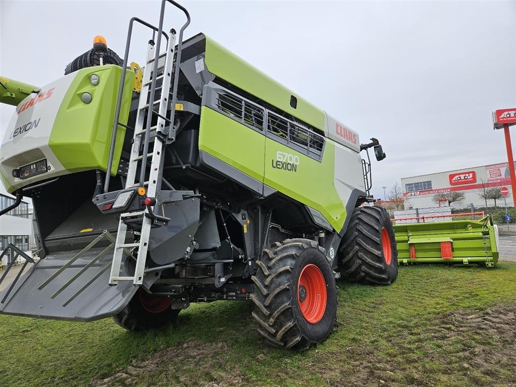 Mähdrescher Türe ait CLAAS Lexion 6700 KUN 180 høst timer! MED Skærebord! Laser pilot, 3D, Quantimeter, 900 dæk., Gebrauchtmaschine içinde Kolding (resim 5)