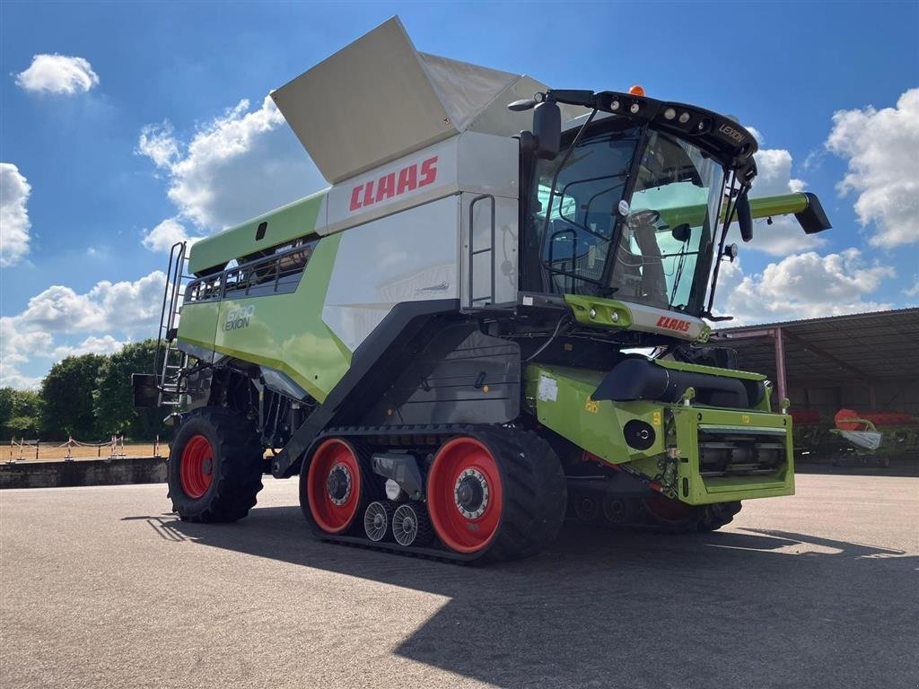 Mähdrescher a típus CLAAS Lexion 6700 RESERVERET. TT - Terra Tracs og 4WD!!! INCL. CLAAS Vario V770 Skærebord med 2 rapsknive. Kun 305 timer. Ring til Ulrik på  40255544. Jeg snakker Jysk, tysk og Engelsk., Gebrauchtmaschine ekkor: Kolding (Kép 3)