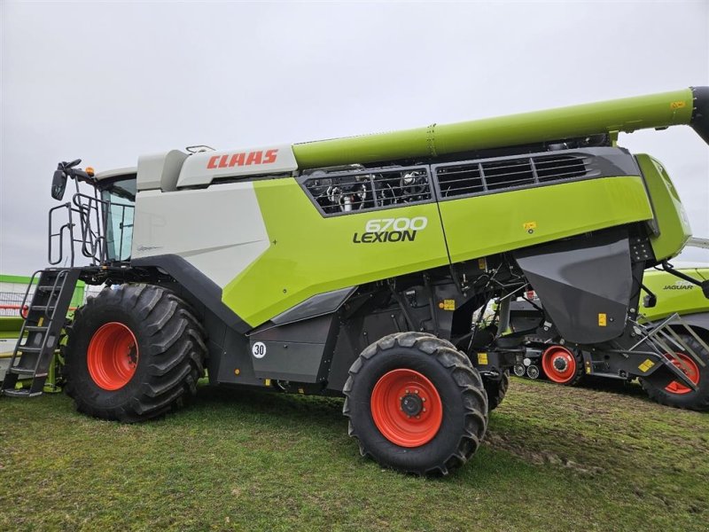 Mähdrescher typu CLAAS Lexion 6700 SOLGT til Tyskland. KUN 180 høst timer! MED Skærebord! Laser pilot, 3D, Quantimeter, 900 dæk., Gebrauchtmaschine v Kolding (Obrázek 1)