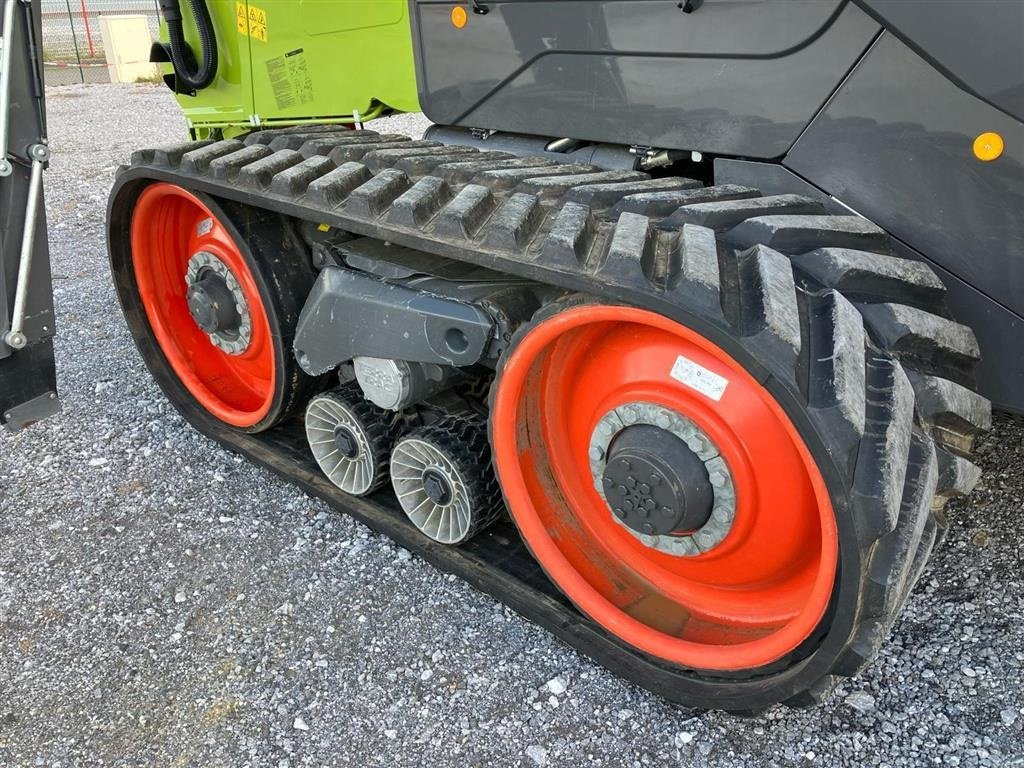 Mähdrescher Türe ait CLAAS Lexion 6700 TT - Terra Tracs. INCL. CLAAS Vario V770 Skærebord med 2 rapsknive. Kun 305 timer. Ring til Ulrik på  40255544. Jeg snakker Jysk, tysk og Engelsk., Gebrauchtmaschine içinde Kolding (resim 8)