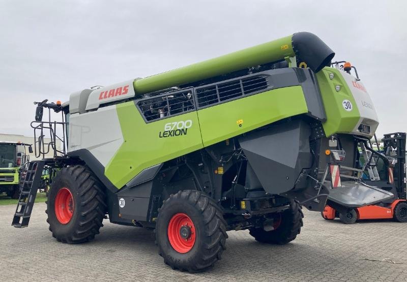 Mähdrescher des Typs CLAAS LEXION 6700, Gebrauchtmaschine in Hockenheim (Bild 2)