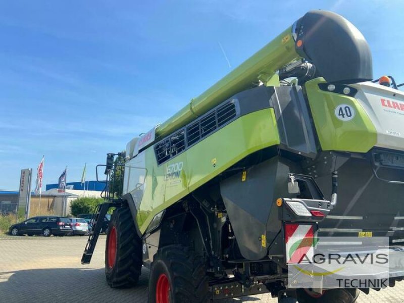 Mähdrescher of the type CLAAS LEXION 6700, Vorführmaschine in Alpen (Picture 21)